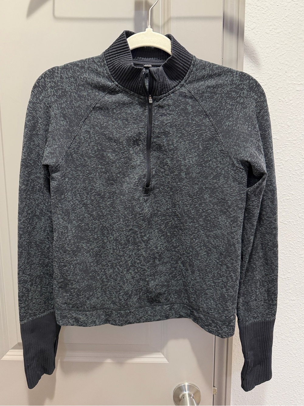 Lululemon Athletica men’s thumbhole Gray black 3/4 Zip pullover S M